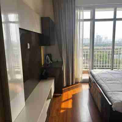 Luxurious Gurugram Apartment for Rent - Entire House with City Garden Views Rooms