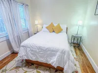 Central Location  Beach Access BBQ  Patio Cottage Hotels in Long Beach