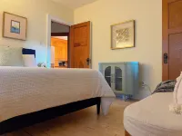 Chic Bay View Getaway - Charming 2-bedroom duplex with WiFi in amazing Milwaukee