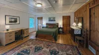 Spectacular Oceanfront Estate with Beautiful Sunsets on 8 acres