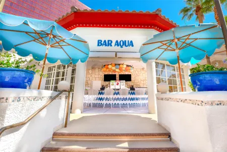 Rio Hotel & Casino, a Destination by Hyatt Hotel Отели рядом с достопримечательностью «Real Bodies Las Vegas»