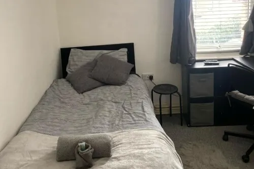 2Br-Sleeps3 -Family Friendly -Free Parking -Garden