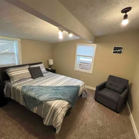 Valentine’s Tourist Tenure- Charming 2 bedroom cozy vacation home Отели в г. Черри