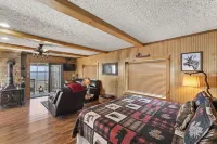 Secluded Cozy Cabin with Hot Tub