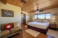 Spectacular boulder setting with stunning vistas