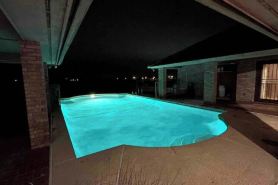 Spacious 5-bedroom country house in lovely Harlingen with AC, Pool, & WiFi.
