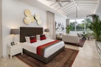 Punta Aguila Spectacular 4 Bdr / 6 Bath Free Golf Cart  Chef and Waiter Included Hotels in 