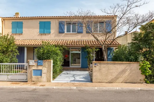 Beautiful Villa Downtown 120 m² Comfort Air Conditioning, Wifi 200 m Plage Hotels in Fleury