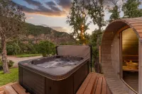 Modern Cabin with Canyon Views with Patio, Sauna Hot Tub, Wifi, AC & Fireplace - 4성급