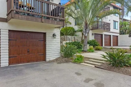 Ocean View- One block from ocean & 5 minutes from town! Отели рядом с достопримечательностью «Торрей Пайнс Стейт Бич»