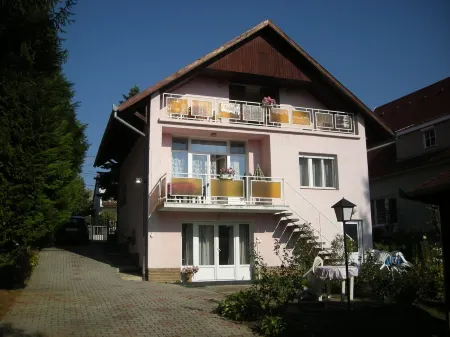 Haus Jeremias Therme - Apartment for 4 people, with balcony Отели в г. Залакарош