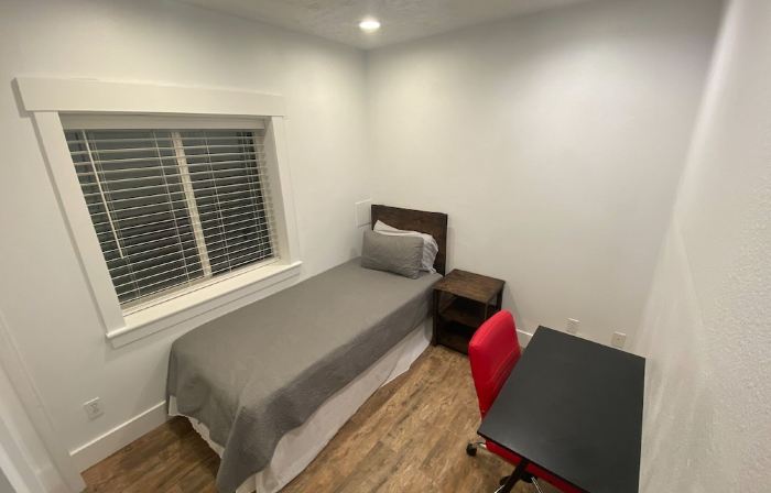 Modern guest suite, central location in SLC valley