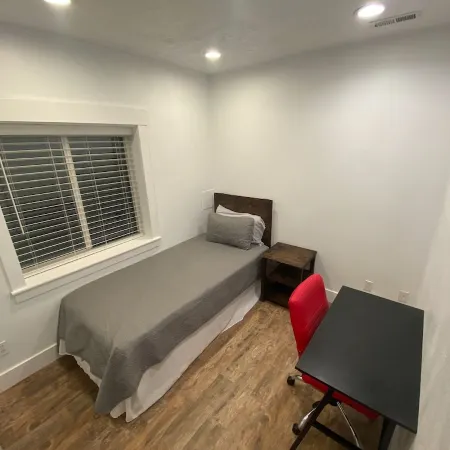Modern guest suite, central location in SLC valley
