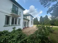 Tranquil Lincoln Retreat - 4 Bedroom House