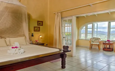 Bliss at Cap-- fabulous views! Отели рядом с достопримечательностью «Редут Бич»