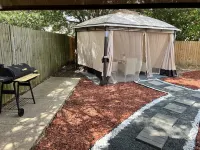 Cozy Hollyberry!  With backyard getaway!