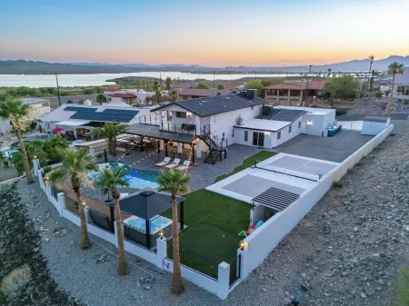 Iconic Lakeviews w/Pickleball, Pool & Hot Tub, Firepit, Near Marina