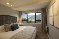 Viscount Lodge with Hot Tub