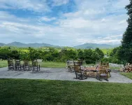 Modern & Comfy, Spring is Here, Near Cade's Cove in Townsend, the Peaceful Side!