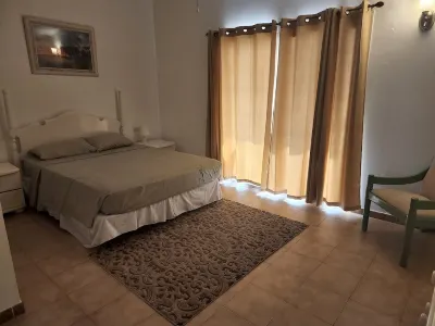 North Finger Private Villa in Paradise Hotels near Queen’s Beach