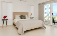Saffron House Oceanfront and Direct Beachfront 3 BR 2.5 Bath Home