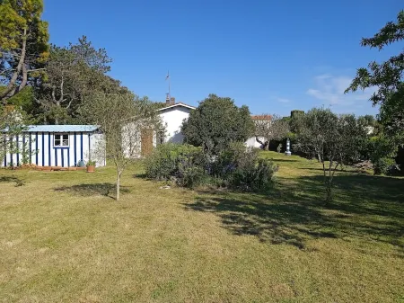Maison Avec Très Grand Jardin : Plage à Pied, Piste Cyclable, Отели в г. Долю-д'Олерон