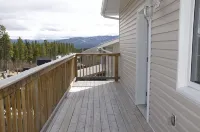 Mountain Haus w/ HOT TUB & large backyard w/firepit. Only 7 mins to downtown Hotels in Whitehorse