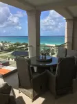 ROYAL PENTHOUSE-New stunning two storey penthouse condo with roof top terrace - Gym