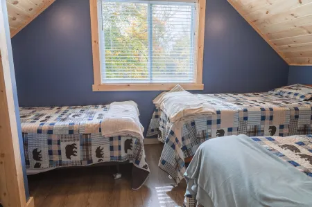 Cozy Riverfront Cottage