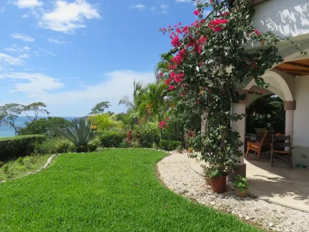 Fabulous Ocean View, Walking Distance to the Beach