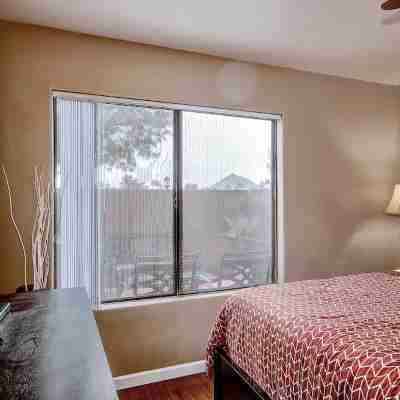 ON GOLF COURSE & Camelback Mtn Views, Spring Training & Shopping Rooms