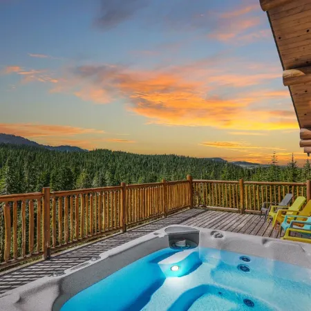 Stunning Log Mount Washington Chalet with Breathtaking Views of Strathcona Park