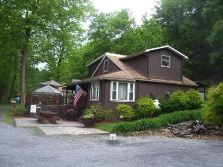 Charming, quiet, riverfront, scenic, private