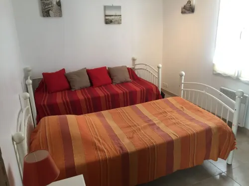 Les Portes en ré, Nice villa with garden in the center of the village.