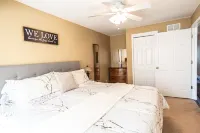 Beautiful Huge Lakefront Remodeled Home with Incredible Views Hotel a Round Lake Park