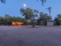 Remodeled Ranch House on 3 acres with Horse Facilities Hotels in Tanque Verde