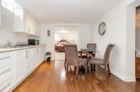 2 Bedroom, 2 free parking, 5 min to Mississauga center, 20min Toronto center