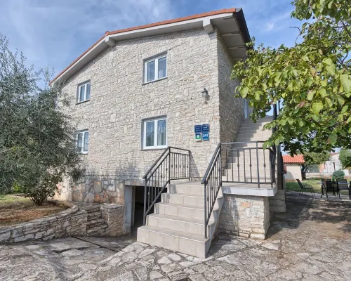 Villa Andi Terrace, Wi-fi, dishwasher, washing machine, parking, 3 min beach Hotels in Peroj