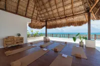 LUXURY BEACHFRONT VILLA  Includes 3 Pools, Wifi, Best Snorkeling & Kayaking Bay
