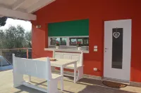 Quiet holidays, in an area surrounded by greenery, 100 mt from the center