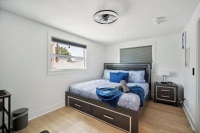 3-bedroom/2Bathroom House with Parking, High Speed WiFi and Large Outdoor Patio Hotels near Largo Bazaar