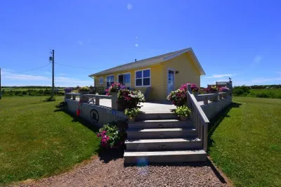 A cozy rustic cottage with a short walk to a fantastic beach in Seaview, PEI  호텔
