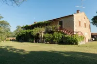 Farmhouse in Tuscany - Trilo 4/6 p. swimming pool wifi garden parking restaurant