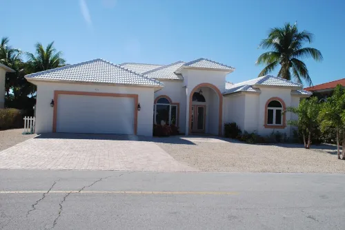 Beautiful Home in Key Colony Beach! Private Pool. Dock. Tiki Hut