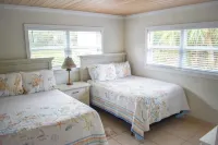 Escape House on Green Turtle Cay is the Perfect Island Getaway w/Deep Water Dock - 3-stjärniga