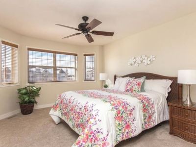 Cozy 3-bedroom townhouse in Red Deer. Family and Business friendly