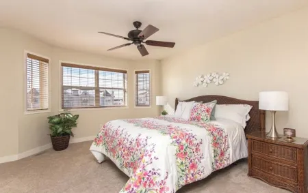 Cozy 3-bedroom townhouse in Red Deer. Family and Business friendly Отели рядом с достопримечательностью «ENMAX Centrium»