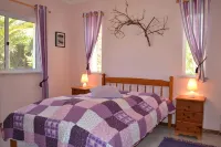 Casa Borboleta Well maintained villa with sea views, large garden and pool, dream location