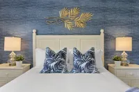 Beautiful Indian Shores condo with private beach access