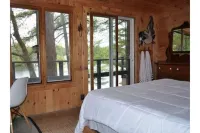 Waterfront cottage @ Muskoka Pines kayaks/ fireplace /bbq/firepit 베튠 메모리얼 하우스 내셔널 히스토릭 사이트 주변 호텔